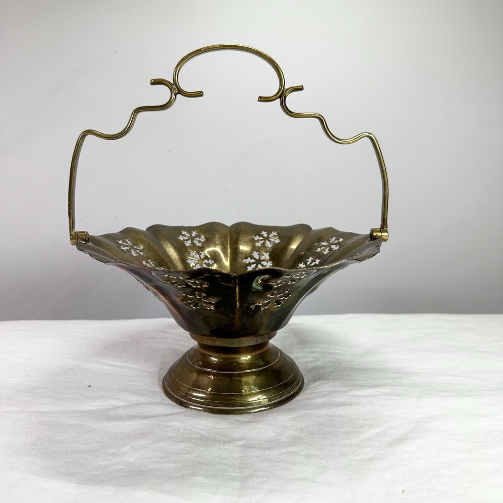 Vintage Rogers & Son Brass Snowflake Bowl Scalloped Pedestal Dish with Handle